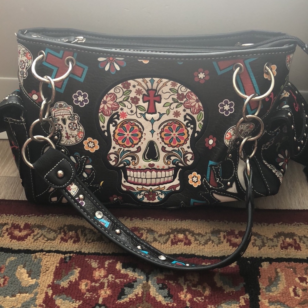 Cowgirl Trendy Skull Handbag w/side pockets
